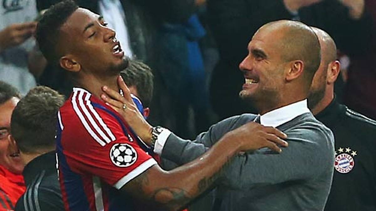 Guardiola herzt den Weltmeister rustikal. Boateng lässt es über sich ergehen