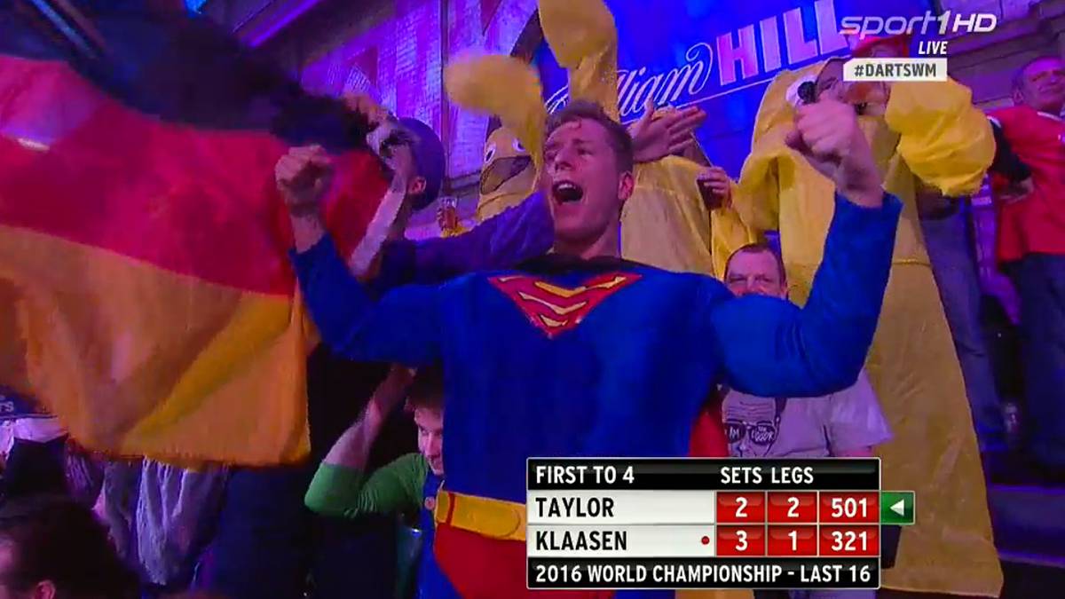 In Deutschland hat er viele Fans, auch wenn diese hier sich über eine 180 von Jelle Klaasen freuen. Er wirft das 500. Maximum des Turniers und stellt den Rekord für die meisten geworfenen Darts in einem Spiel bei der WM 2016 ein