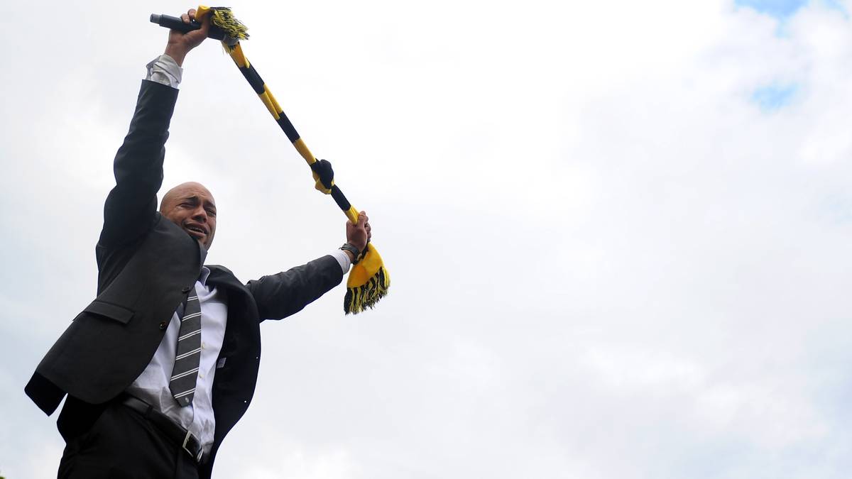 13 Jahre Borussia Dortmund: Bei seinem Abschiedsspiel (17.30 Uhr LIVE im TV auf SPORT1) sagt BVB-Legende Dede noch einmal ganz offiziell Tschüss (LIvehinweis). Grund genug, um auf die beeindruckende Karriere des brasilianischen Außenverteidigers zurück zu blicken