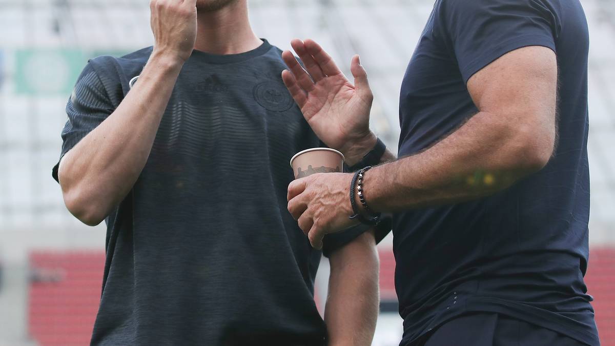 Für Werner bietet sich mit zahlreichen Toren die Chance, den endgültigen Durchbruch auf dem internationalem Parkett zu schaffen. Aber ein erfolgreiches Abschneiden des Weltmeisters ist dafür Pflicht