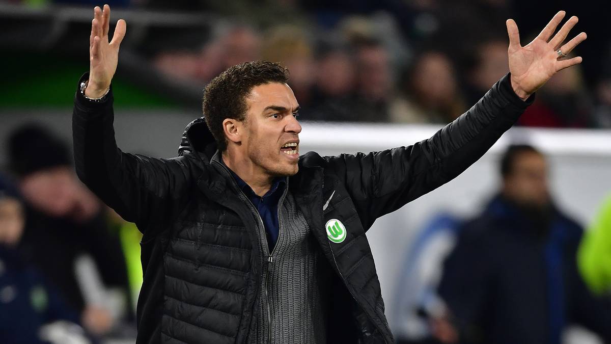 Das Fehlschussfestival geht auch nach der Pause weiter. Valerien Ismael verzweifelt am Spielfeldrand