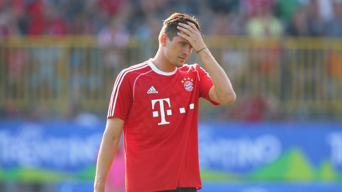 PLATZ 7: MARIO GOMEZ - Der Stürmer wurde im Jahr 2009 vom VfB Stuttgart zu den Bayern transferiert. Er kostete wie Neuer 30 Millionen Euro und lieferte jahrelang verlässlich seine Tore- wirklich geliebt wurde er trotzdem nie