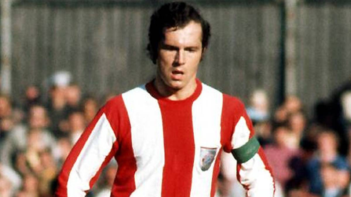 Beckenbauer erlernt das Fußballspielen beim SC 1906 München, von dem er 1958 zum FC Bayern wechselt. Sein Profi-Debüt gibt er am 6. Juni 1964