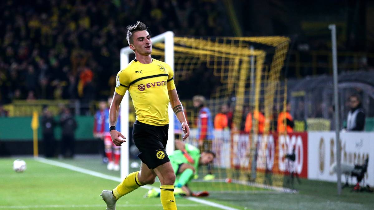Im Sturm ist Philipp hinter Paco Alcacer und Mario Götze eigentlich nur noch Nummer drei