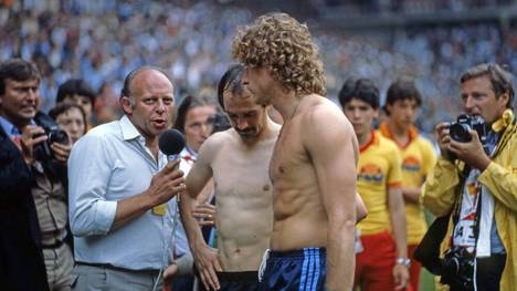 Uli Stielike und Toni Schumacher nach dem Skandalspiel in Gijon