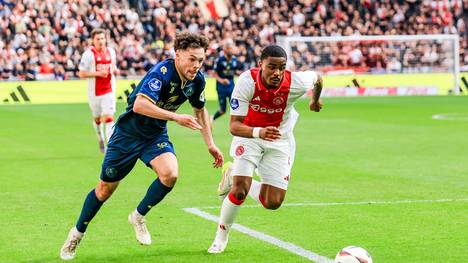 Der FC Chelsea ist weiter auf Shopping-Tour. Jorrel Hato wechselt von Ajax Amsterdam zum Klub-Weltmeister und unterschreibt dort langfristig.