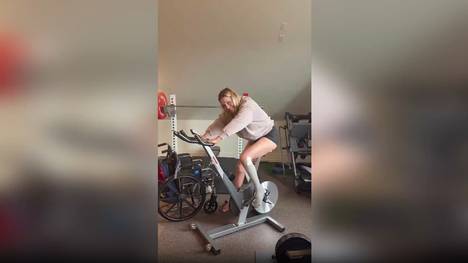 Nach ihrer Horror-Verletzung bei den Olympischen-Spielen arbeitet Ski-Superstar Lindsey Vonn schon wieder an ihrem Comeback.