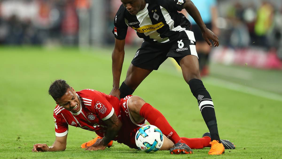 Ein "Drecksarbeiter" fürs defensive Mittelfeld steht ebenfalls auf der Liste der Westfalen. Favre soll laut der "Bild" vor allem an Denis Zakaria denken. Der 21 Jahre alte Schweizer dürfte aber kein Schnäppchen werden. Sein Vertrag bei Borussia Mönchengladbach läuft noch bis 2022