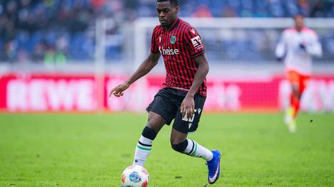 Der FC Bayern baut derzeit viele Talente in den Profikader ein. Mit Noel Aseko kehrt ein Bayern-Juwel im Sommer aus Hannover zurück - ein Signal an den Campus, sagt SPORT1-Chefreporter Stefan Kumberger im Podcast "Die Bayern-Woche".