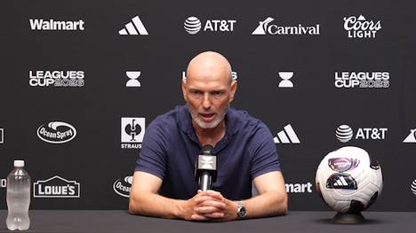 Nach dem bitteren Aus der Vancouver Whitecaps im Leagues Cup fordert Trainer Jesper Sörensen Ruhe und Gelassenheit. Trotz einiger Rückschläge sieht der Coach von Thomas Müller keinen Grund zur Panik.