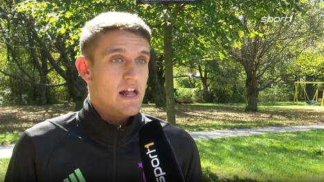 Nachdem sich Jamal Musiala Ende August einen Muskelfaserriss im linken, hinteren Oberschenkel zugezogen hatte, trainiert der 20-Jährige seit letzten Freitag wieder mit Ball. Die Möglichkeit, ihn schon bei den anstehenden Länderspielen im Nationaltrikot zu sehen, halten einige Fans für kritisch.