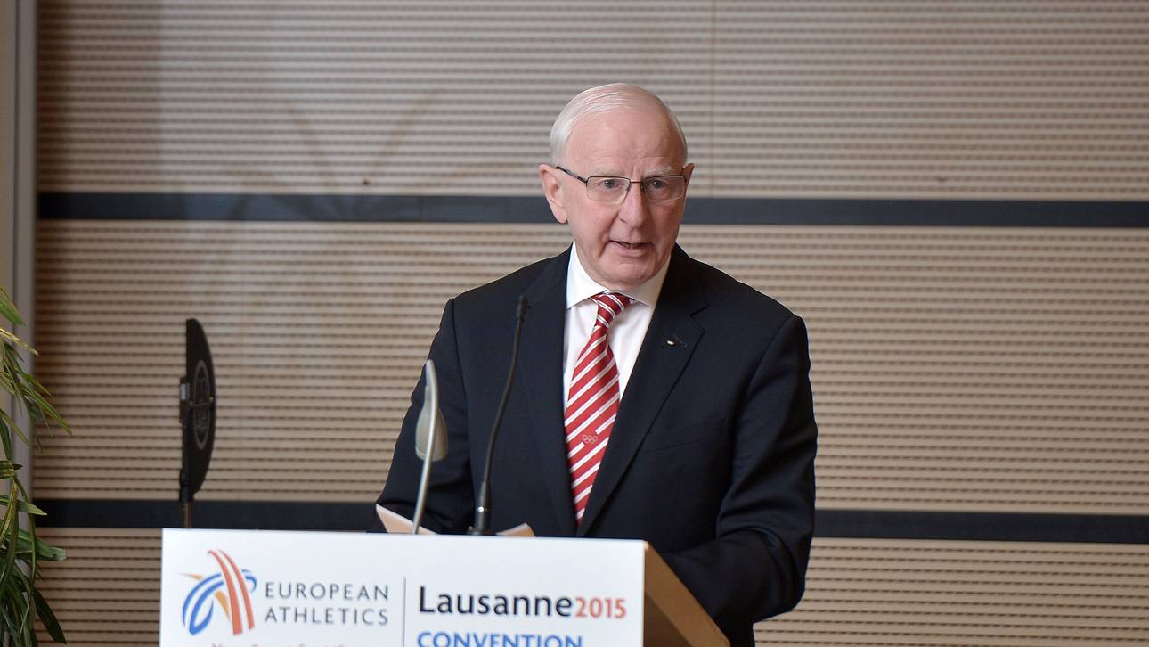 Hickey legt Ämter nieder