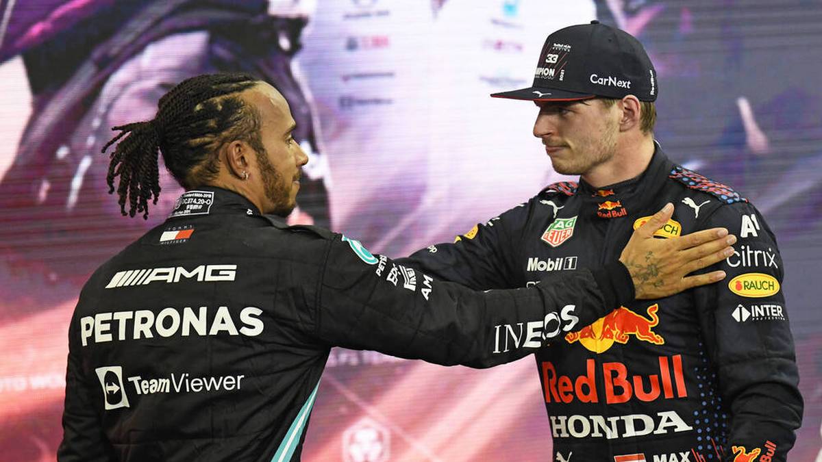 Lewis Hamilton (l.) und Max Verstappen lieferten sich einen Titelkampf bis zur letzten Runde