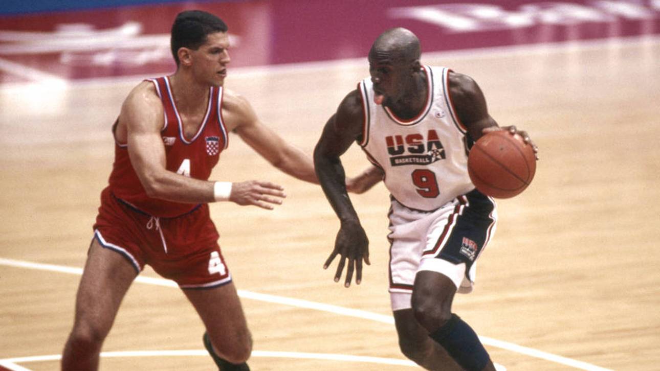 Drazen Petrovic und Michael Jordan im Olympia-Finale 1992