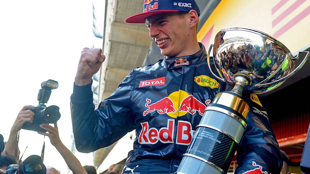 Beim Großen Preis von Spanien 2016 pulversiert der Niederländer jedoch Vettels Rekord. Gerade einmal 18 Jahre und 228 Tage ist Verstappen alt, als er das gesamte Feld hinter sich lässt - und das bei seinem allerersten Rennen für das Red-Bull-Team