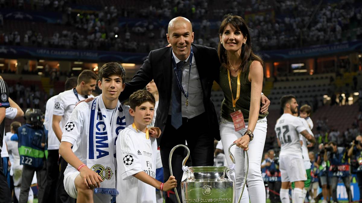 Zwar verpasst Zidane in seiner ersten "halben" Saison als Profi-Trainer den Gewinn der Meisterschaft, in der Königsklasse triumphieren die Königlichen aber gegen Stadtrivale Atletico im Elfmeterschiessen