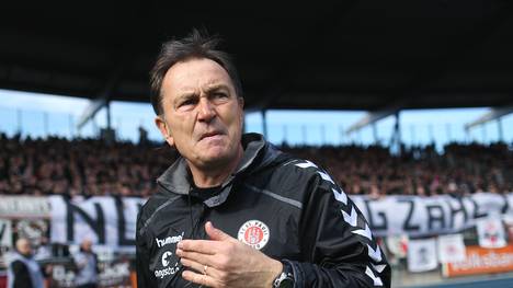 Eintracht Braunschweig v 1. FC Sankt Pauli - 2. Bundesliga-Ewald Lienen