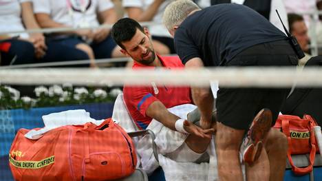 Ärger mit dem Knie: Novak Djokovic