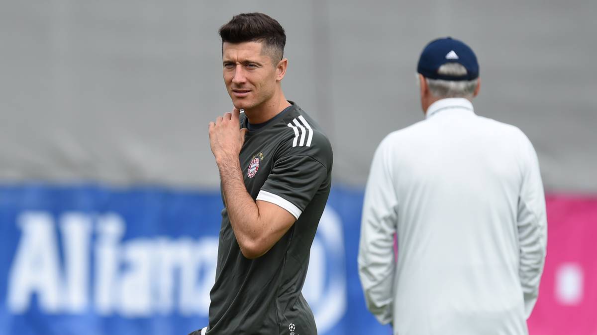 Robert Lewandowski etwa schob Ancelotti in der "Sport Bild" vor, für die Verletzungsprobleme bei Bayern zu: "Wenn viele Muskel-Verletzungen passieren, muss man nicht die letzten Wochen des Trainings beobachten, sondern zwei, drei Monate zurückgehen. Es ist wahrscheinlicher, dass dort der Grund liegt"