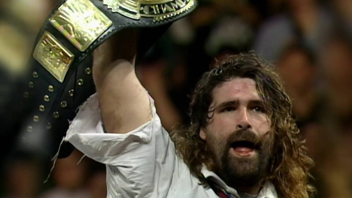 PLATZ 24: "MANKIND" MICK FOLEY - Stieg in der erfolgreichsten WWE-Zeit, der "Attitude Era", zum unvermuteten Publikumsliebling auf, dreimal Champion - jeweils nur kurz, aber seine großen, knallharten Fehden mit The Rock und Triple H sind unvergessen und halfen seinen Gegnern, zu Topstars zu werden