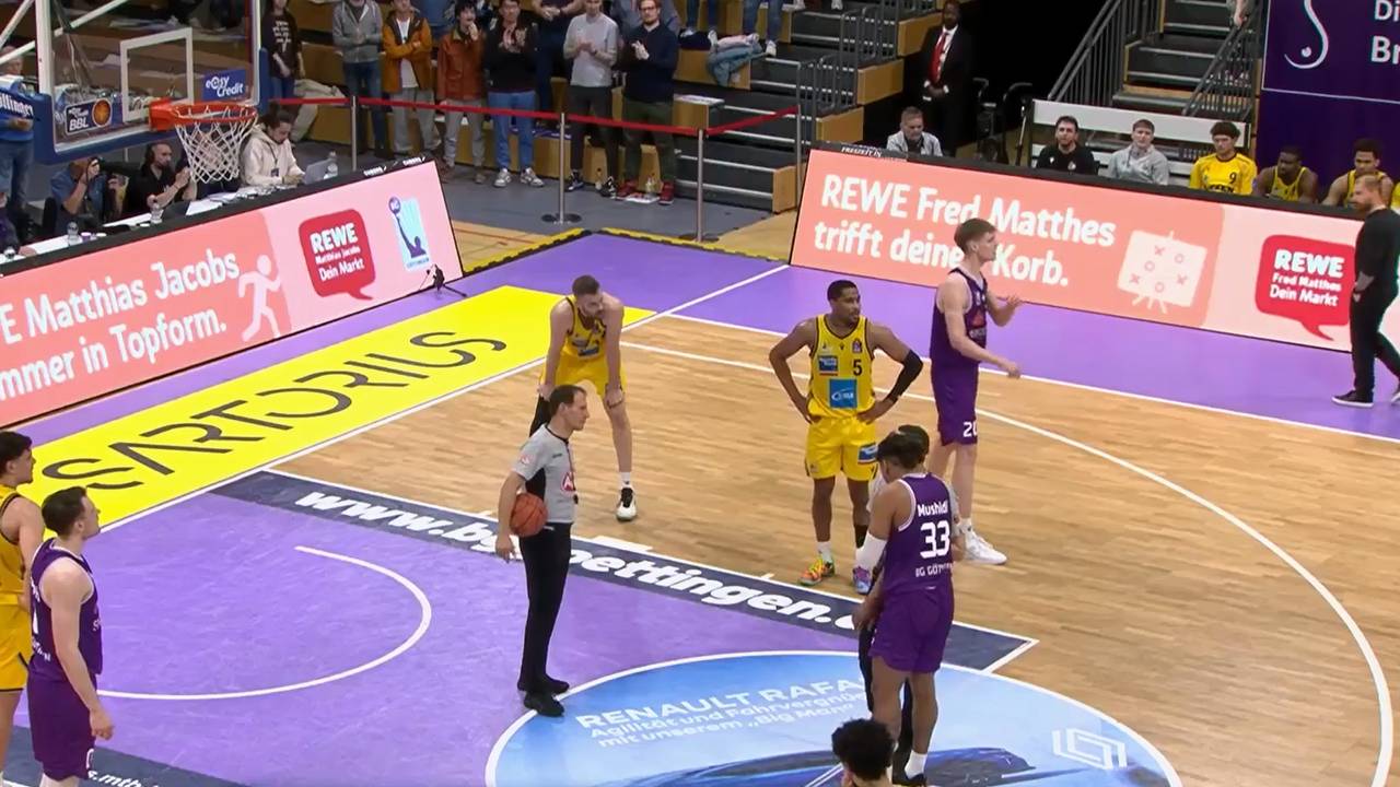 Bitter! Blutender Spieler darf Freiwurf nicht werfen