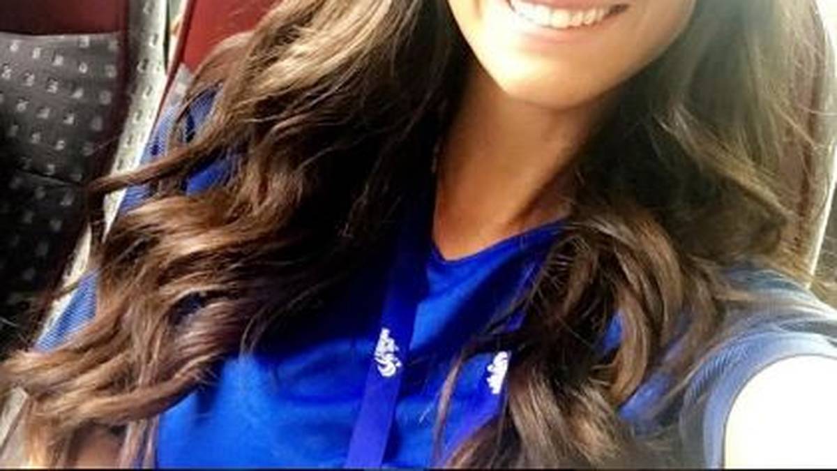 Ludivine Kadri Sagna unterstützt ihren Mann Bacary Sagna  während der EM mit vollem Einsatz. Auf dem Foto ist sie gerade auf dem Weg zum Spiel gegen Rumänien