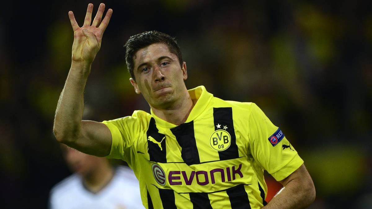 Überragenden Mann an diesem Abend ist Lewandowski, der alle vier Dortmunder Tore erzielt. Trotz einer 0:2-Niederlage im Rückspiel zieht die Borussia zum zweiten Mal nach 1997 wieder ins Finale der Königsklasse ein. Dort unterliegt der BVB dann allerdings gegen den FC Bayern mit 1:2