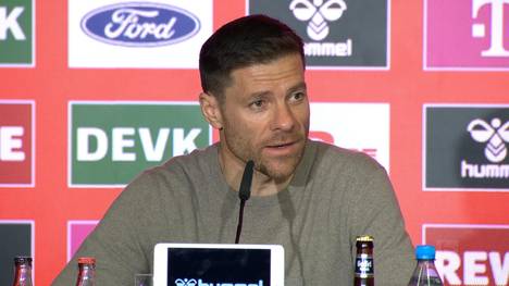 Leverkusen-Trainer Xabi Alonso spricht auf der Pressekonferenz nach dem Sieg gegen den 1. FC Köln über die zehn Punkte Vorsprung, die die Werkself aktuell in der Bundesliga hat.