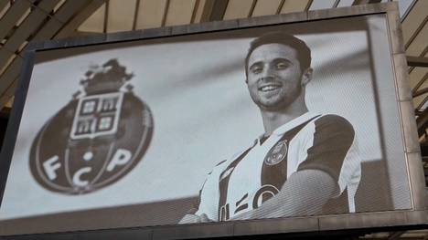 Diego Jota verstarb im Alter von 28 Jahren bei einem Verkehrsunfall in Spanien. Jugendverein Gondomar und Ex-Klub Porto erweisen dem ehemaligen portugiesischen Nationalspieler die letzte Ehre.