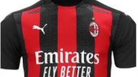 Die Plattform Footy Headlines hat das neue Trikot vom AC Mailand für die Saison 2022/23 geleaked. Dieses erinnert an legendäre Vorgänger mit nur kleinen Unterschieden.