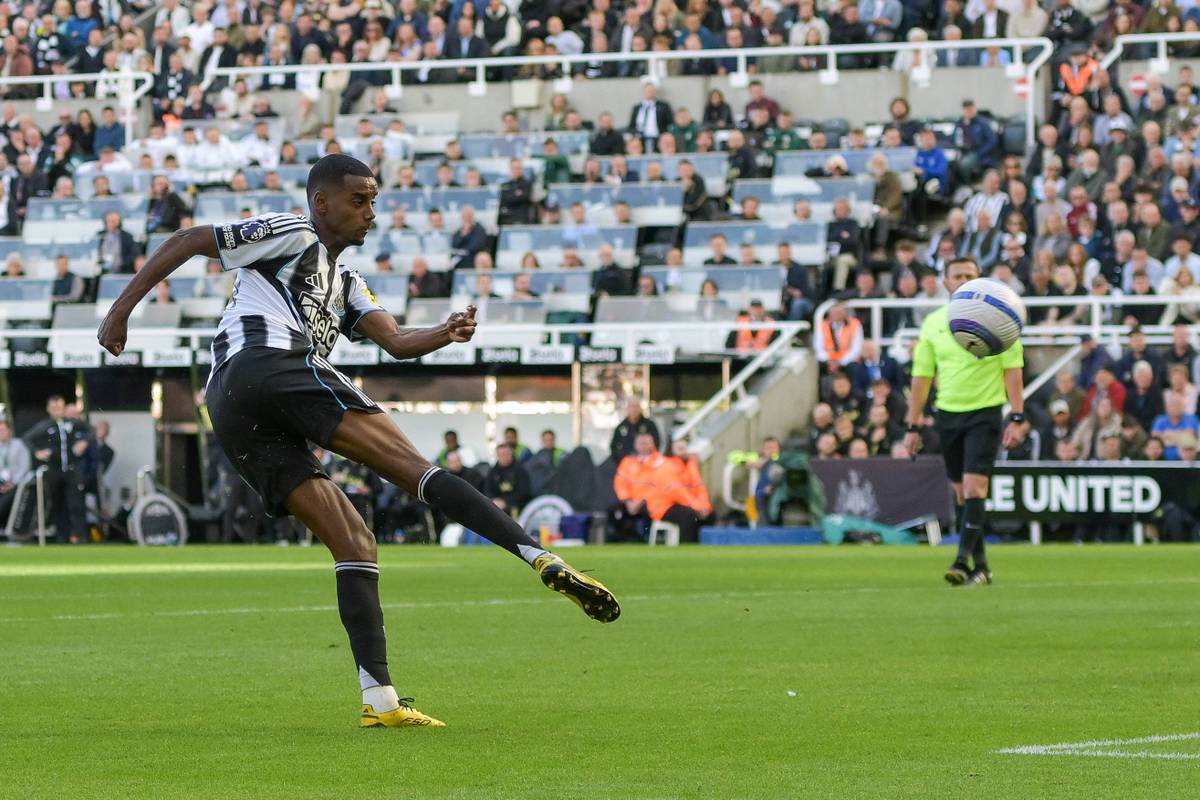 Alexander Isak will mit aller Macht zum FC Liverpool wechseln. Nun soll der Ex-Dortmunder bei seinem aktuellen Arbeitgeber Newcastle United sogar in einen Streik getreten sein.
