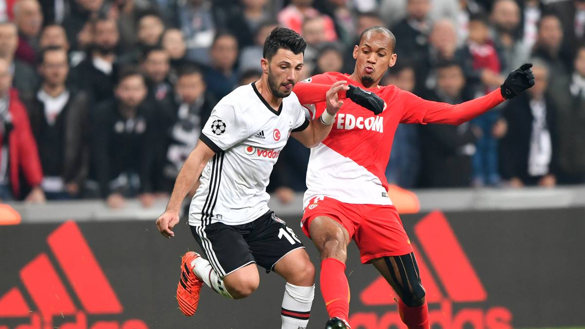 Der frühere Eintracht-Profi ist einer von aktuell vier Spielern mit deutschem Pass im Kader von Besiktas. Dazu zählt auch der gebürtige Paderborner Tolgay Arslan (l.), der 2015 vom Hamburger SV an den Bosporus wechselte