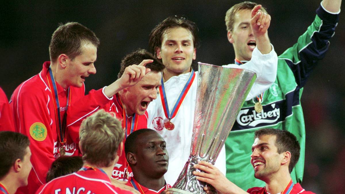 Licht am Ende des Tunnels. In Dortmund holt Liverpool nach einer langen Durststrecke 2001 mit dem UEFA Cup wieder einen internationalen Titel. Mit Markus Babbel und Dietmar Hamann sind zwei deutsche Spieler in der Mannschaft