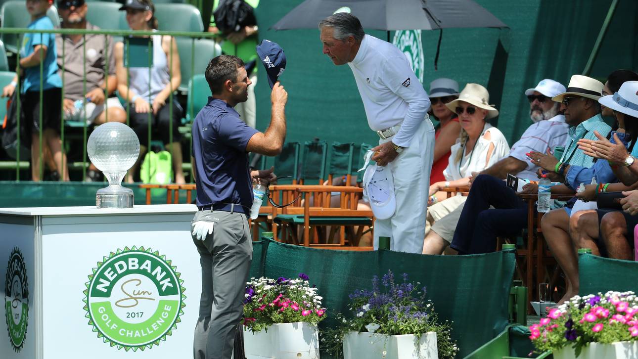 Nedbank Golf Challenge - Day Three Charl Schwartzel (l.) und Gary Player fachsimpeln am Rande der Nedbank Golf Challenge