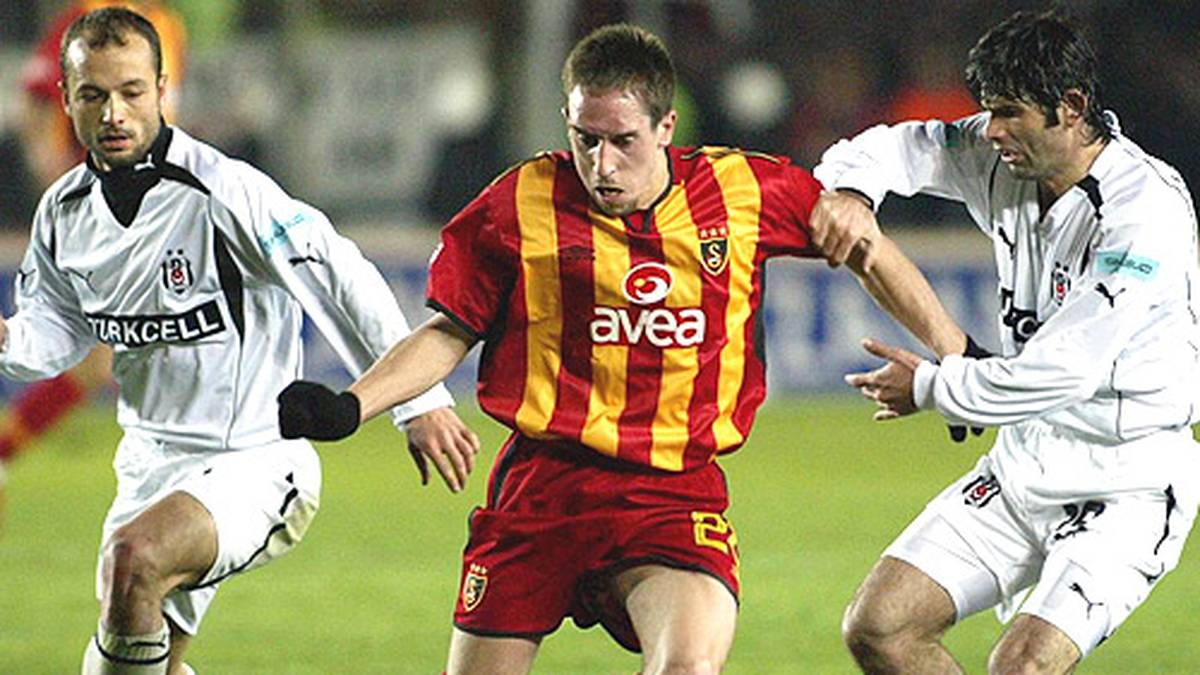 Für eine Ablöse von fünf Millionen Euro wechselte Ribéry 2005 in die Türkei zu Galatasaray Istanbul und wurde schnell zum Stammspieler