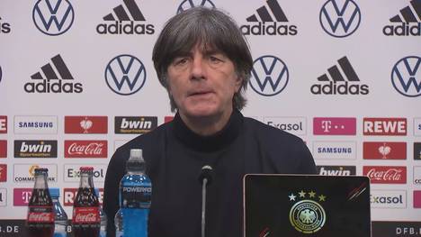 Die deutsche Nationalmannschaft blamiert sich gegen Nordmazedonien und verliert mit 1:2. Bundestrainer Joachim Löw zählt alles auf, was an diesem Abend gefehlt hat.