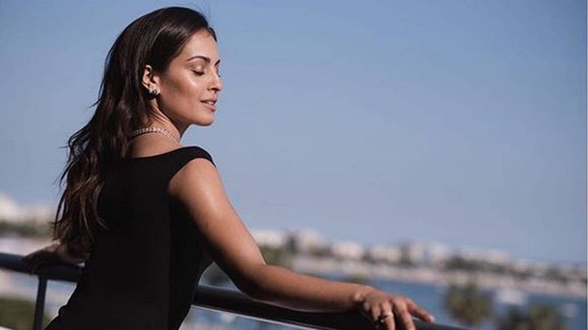 Schon seit längerer Zeit halten sich in Spanien die Gerüchte um eine Beziehung von Achraf Hakimi und der Dolmetscherin Hiba Abouk. Nun dürften die Spekulationen ein Ende haben...