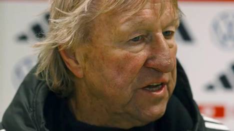 Die deutsche Frauennationalmannschaft musste sich im vorletzten Spiel vor Olympia mit 0:3 gegen Island geschlagen geben. Trainer Horst Hrubesch spricht die Defizite seines Teams deutlich an.
