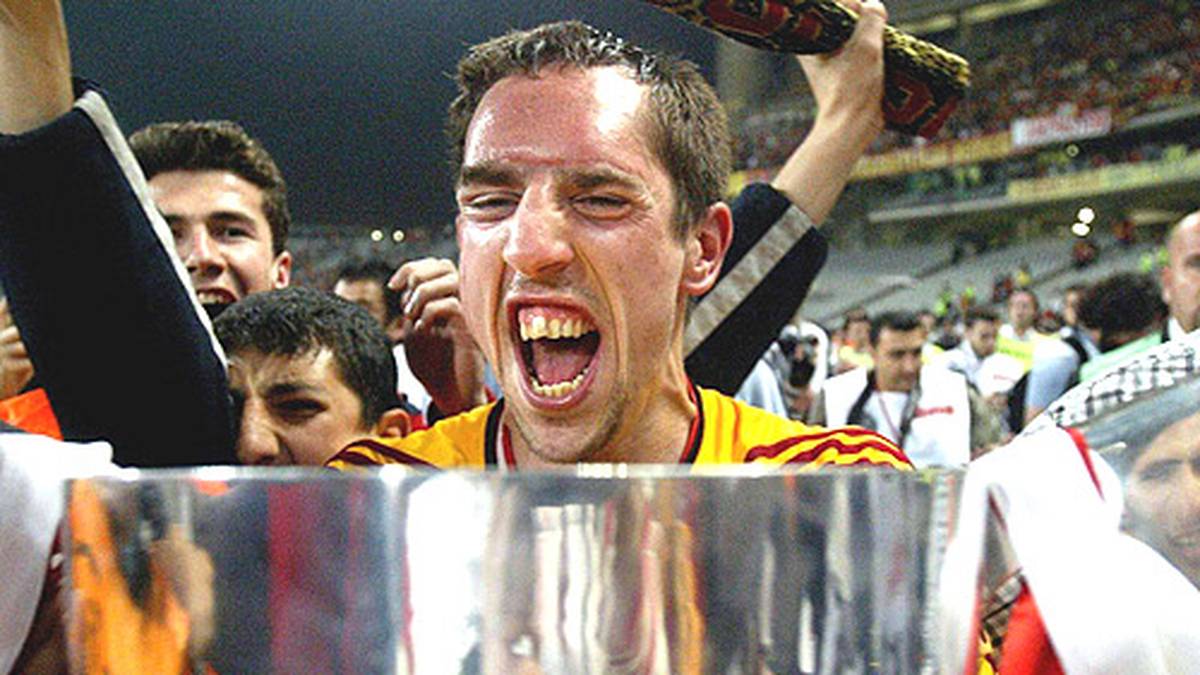 Mit Gala holte er auch gleich seinen ersten Titel, den türkischen Pokal. Das Finale 2005 gewann Gala deutlich mit 5:1 gegen den Stadtrivalen Fenerbahce, Ribéry erzielte ein Tor