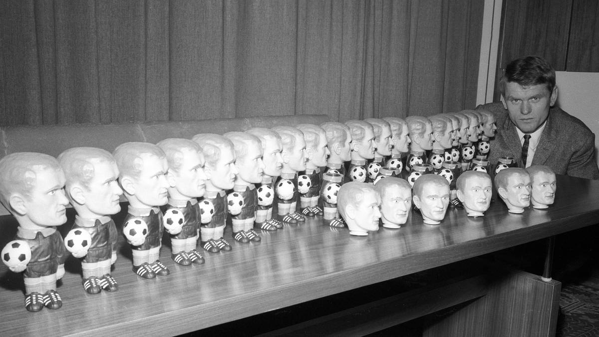 Offenbar war Maier zu jener Zeit so beliebt, dass zahllose Puppen mit seinem Konterfei über die Ladentheke gingen