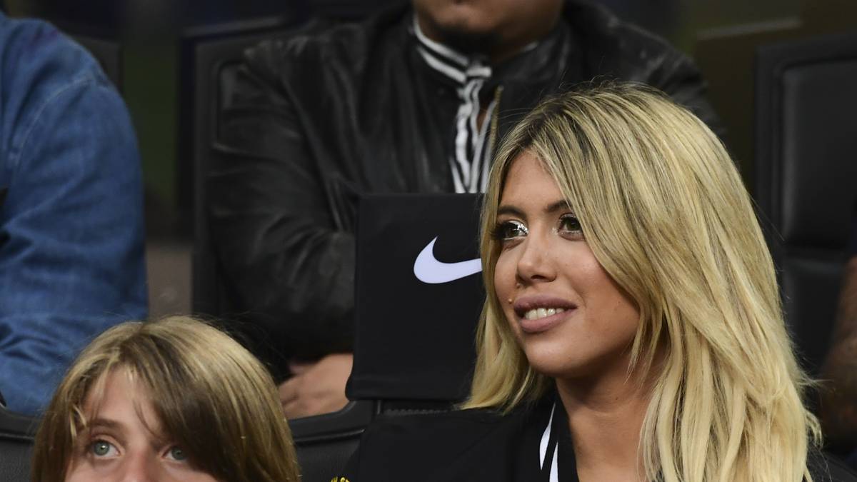 ... Icardis Frau und gleichzeitiger Beraterin Wanda Nara. Diese hat bereits jeden erdenklichen Weg eingeschlagen, um ihren Mann/Klienten aus Mailand loszueisen. Mit dem Transfer von Romelu Lukaku sind die Lombarden nun auch gezwungen, Kasse zu machen