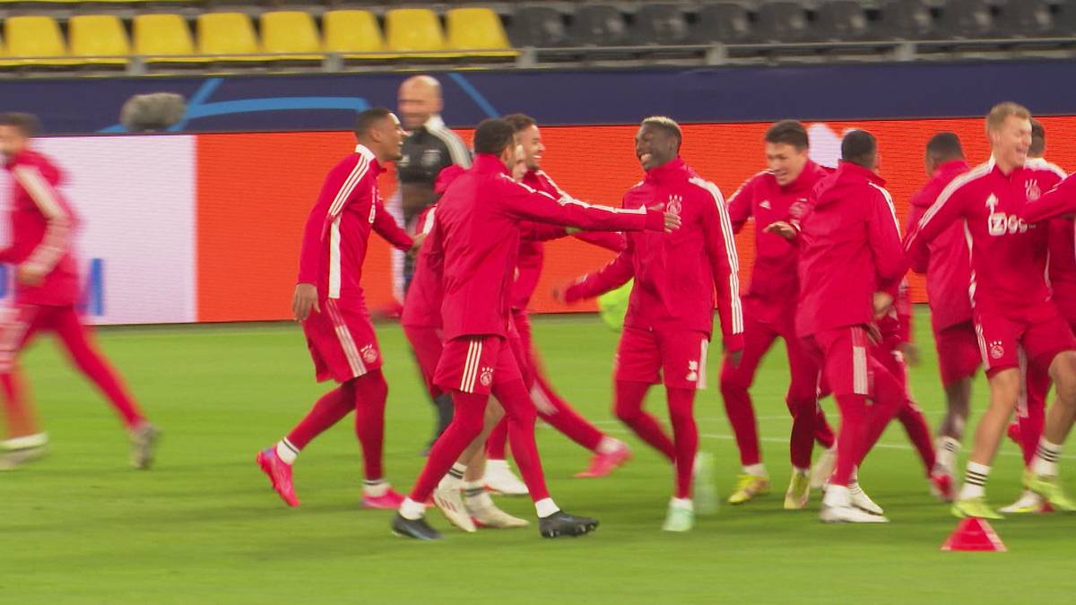 Gute Laune vor BVB-Spiel: Dieses Kinderspiel spielt Ajax Amsterdam