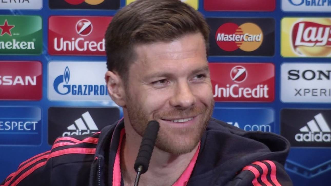 Übersetzerin belustigt Bayern-Stars