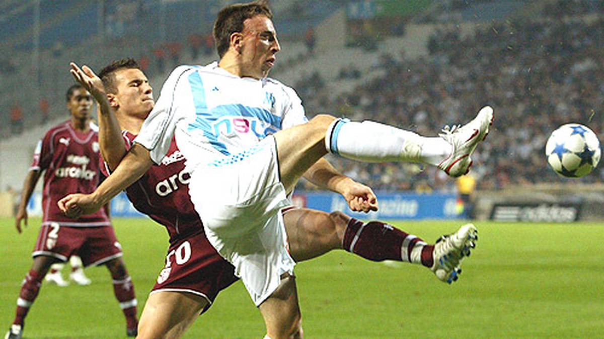 Doch in Istanbul gab es letztlich Ärger mit den Verantwortlichen, Ribéry zog zu Beginn der Saison 2005/06 weiter zu Olympique Marseille. Zurück in Frankreich reifte das Mittelfeld-Ass rasch zum Führungsspieler heran und zog mit Marseille in den UEFA-Pokal ein