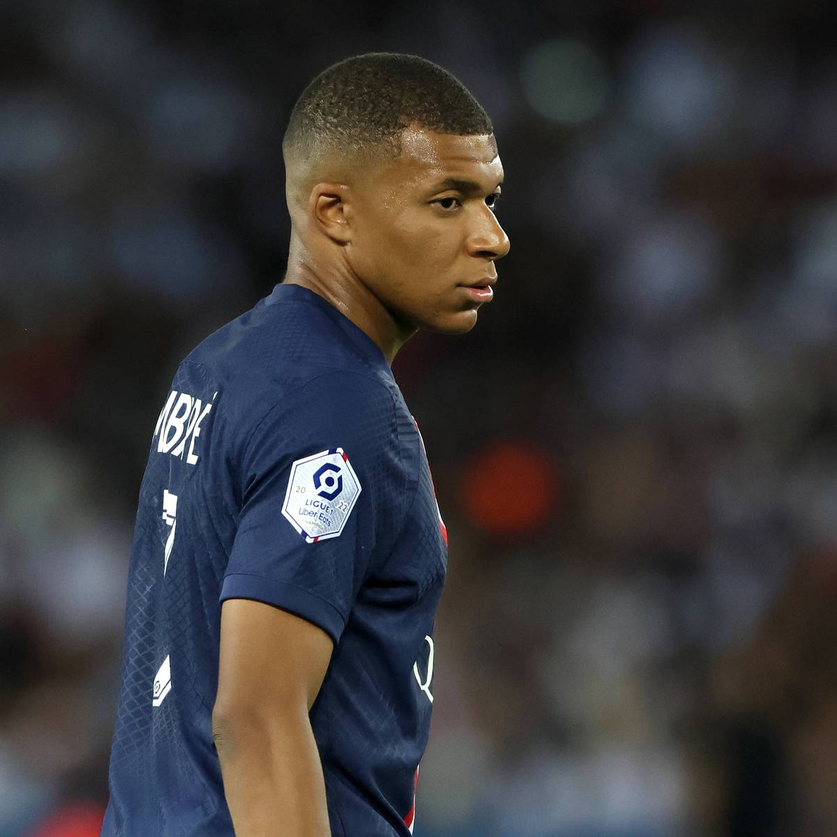 Hängt der Haussegen bei Paris St- Germain schief? Kylian Mbappé bricht einen eigenen Angriff ab und löst große Diskussionen aus.