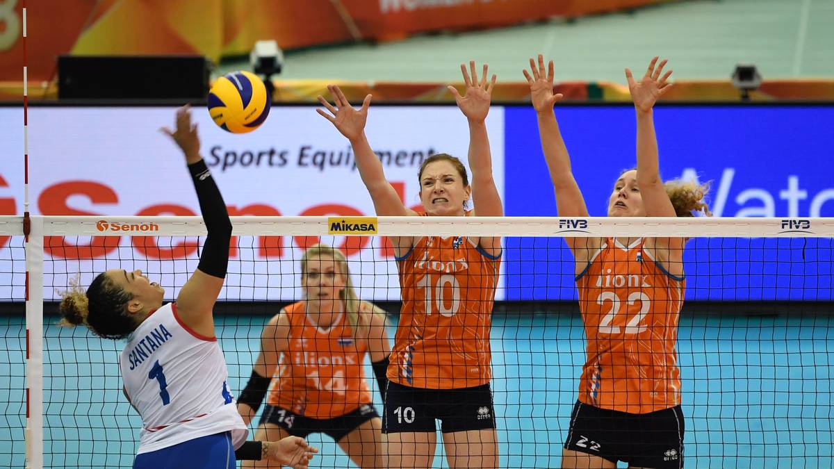 3. NIEDERLANDE: 2015 und 2017 holten die Niederlande jeweils Silber. Star-Spielerin ist Diagonalangreiferin Lonneke Slöetjes (M.), die zwischen 2011 und 2013 für den USC Münster spielte sowie in der Saison 2014/15 für den Schweriner SC