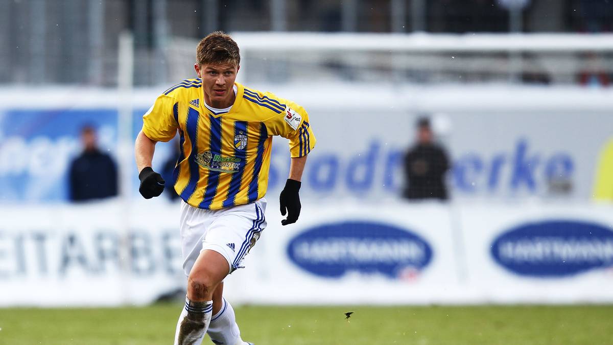 EUGEN BOPP: Für die zu dieser Zeit verhältnismäßig hohe Ablösesumme von 500.000 Euro sicherte sich Nottingham Forest die Dienste des 18-Jährigen im Jahr 2000. Ausgebildet wurde Bopp zunächst beim FC Bayern. Über etliche weitere England-Aufenthalte und nach einem kurzen Abstecher zu Carl Zeiss Jena beendete er seine Karriere auf der Insel, bei Basford United 