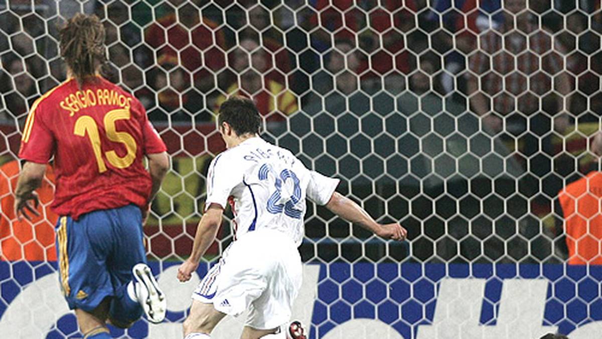 Nach einem tollen Solo erzielte er sein erstes Tor für die Équipe Tricolore. Die marschierte bis ins Finale