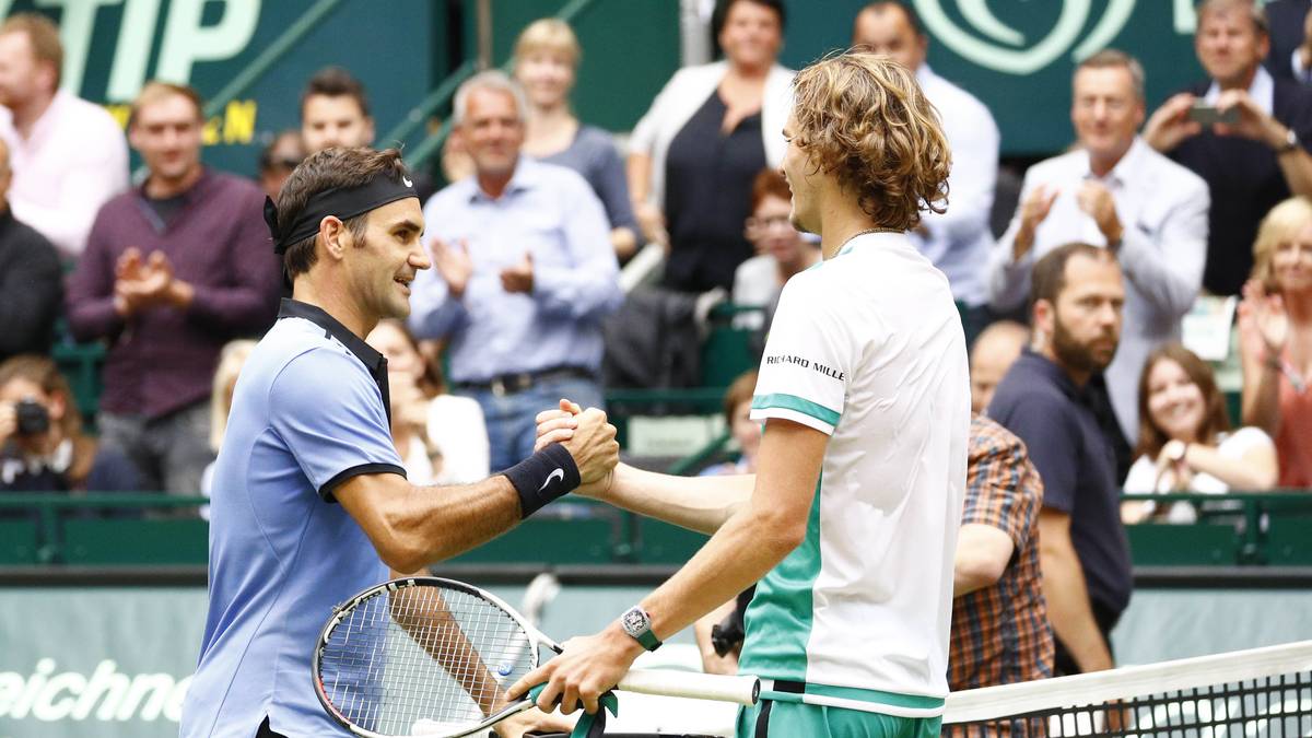 In Deutschland bringt sich Federer im Juni in Rasenform. Nach einer Niederlage gegen Tommy Haas in Stuttgart holt er sich den Sieg in Halle. Im Endspiel zeigt er der deutschen Hoffnung Alexander Zverev die Grenzen auf