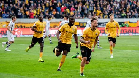 Dynamo Dresden feiert Tor Nummer eins durch Patrick Ebert